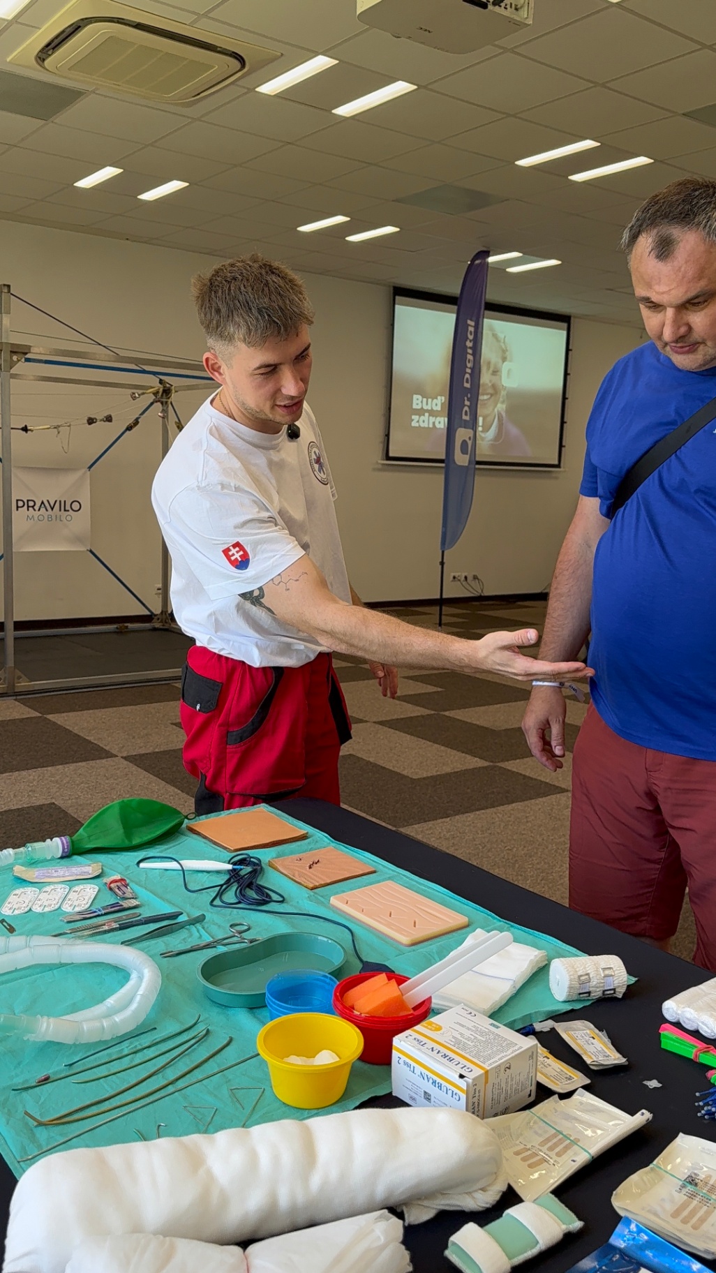 Praktické ukážky prvej pomoci pre dospelých – fotografia 10